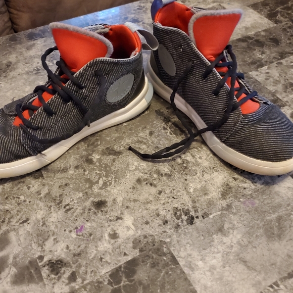 Boys converse shoes - Picture 3 of 5